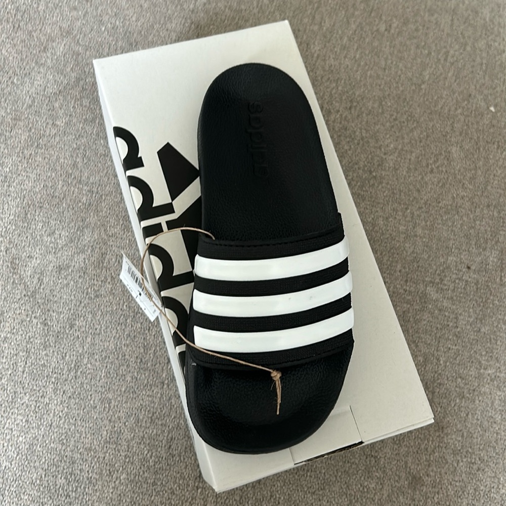 NIB Adidas youth one - Picture 1 of 4